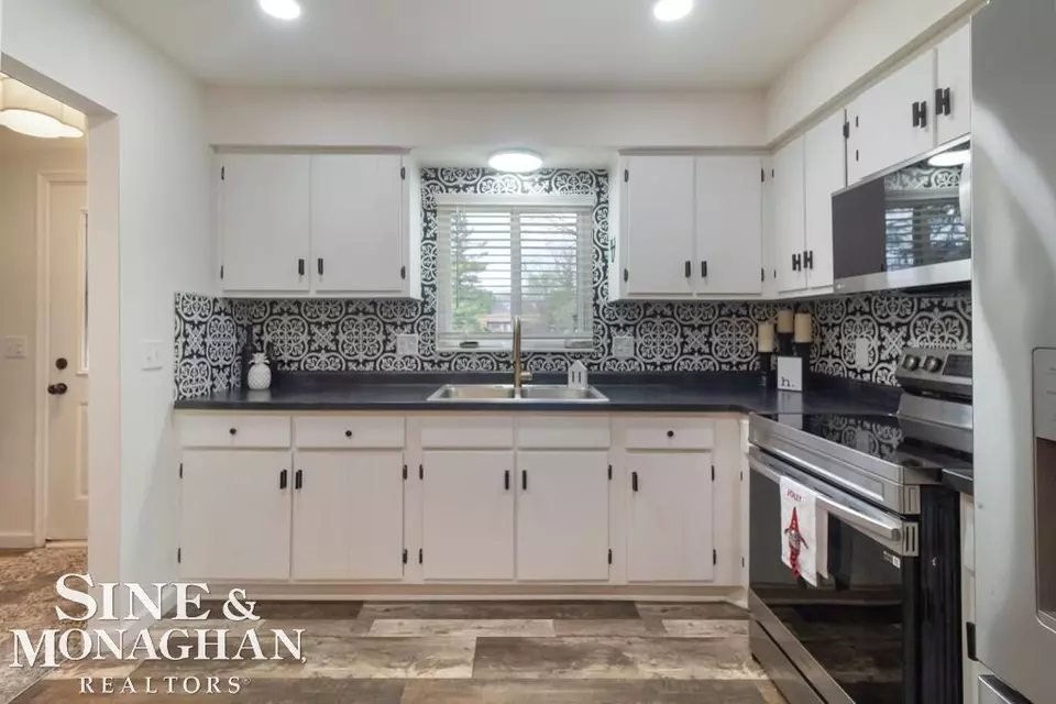 Kitchen - 1003 S 9th, Saint Clair, MI 48079 photo 3 of 3
