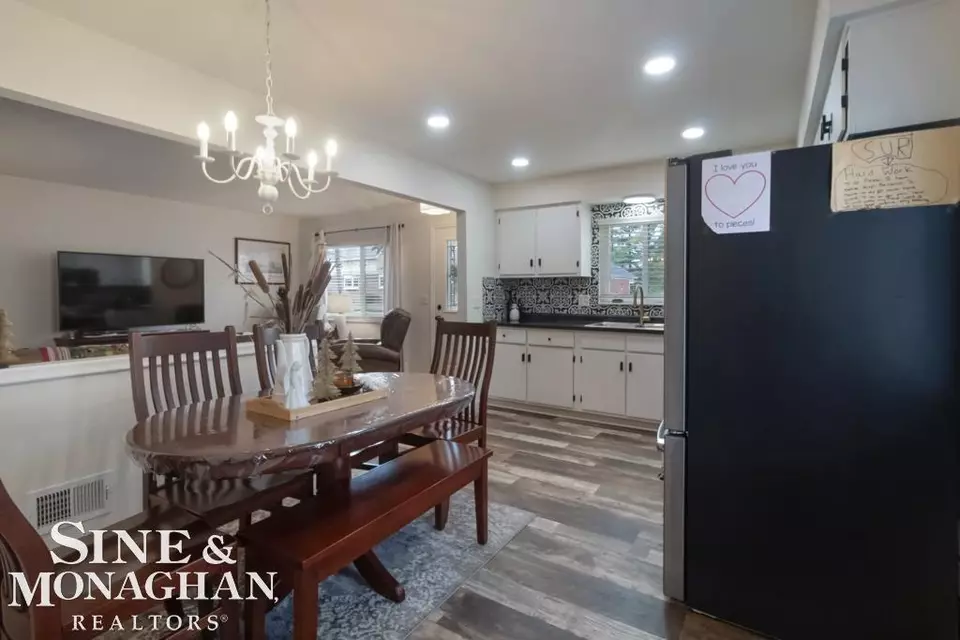Dining - 1003 S 9th, Saint Clair, MI 48079 photo 2 of 2