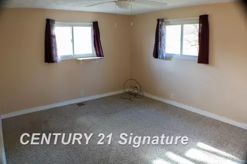 Bedroom - 6893 E Baseline, Mount Pleasant, MI 48858 photo 1 of 3
