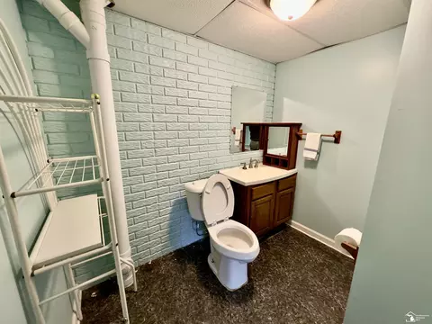 Bath - 3075 Northmor Dr E, Adrian, MI 49221 photo 7 of 7