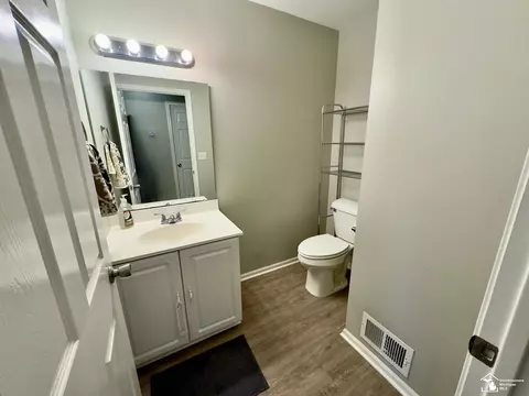 Bath - 3075 Northmor Dr E, Adrian, MI 49221 photo 3 of 7