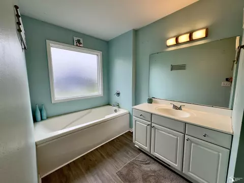 Bath - 3075 Northmor Dr E, Adrian, MI 49221 photo 1 of 7