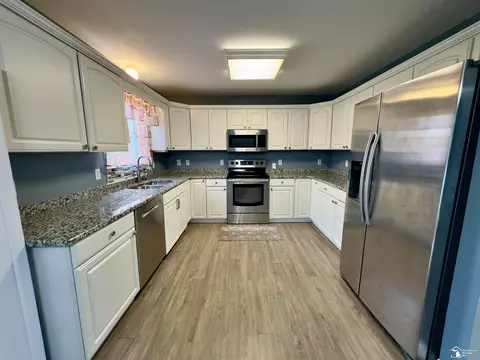 Kitchen - 3075 Northmor Dr E, Adrian, MI 49221 photo 3 of 4