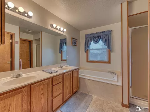 2235 Briar Ln, Temperance, MI 48182 photo 10