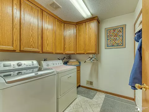 2235 Briar Ln, Temperance, MI 48182 photo 20