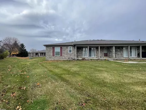 11192 Spruce UNIT 106 -  27, Washington, MI 48094
