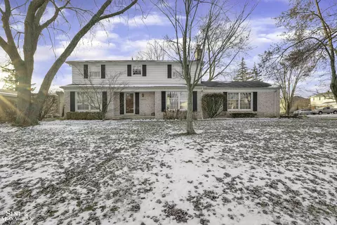 25883 Castlereigh, Farmington Hills, MI 48336