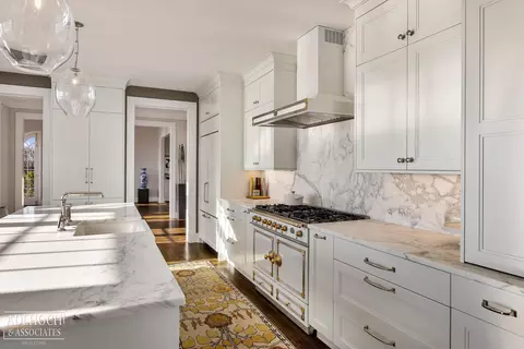 Kitchen - 2 Sycamore, Grosse Pointe, MI 48230 photo 5 of 6