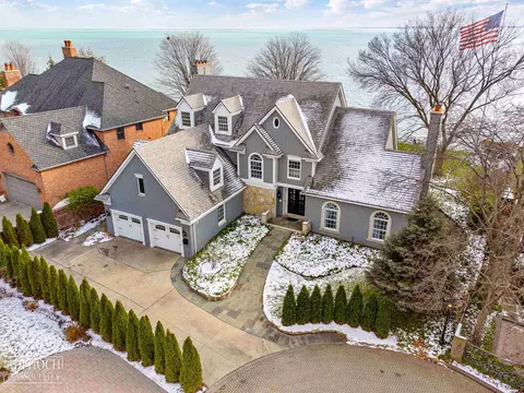 2 Sycamore, Grosse Pointe, MI 48230