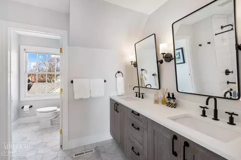 Bath - 2 Sycamore, Grosse Pointe, MI 48230 photo 7 of 9
