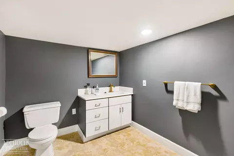 Bath - 2 Sycamore, Grosse Pointe, MI 48230 photo 9 of 9