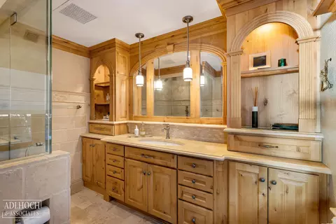 Bath - 2 Sycamore, Grosse Pointe, MI 48230 photo 1 of 9
