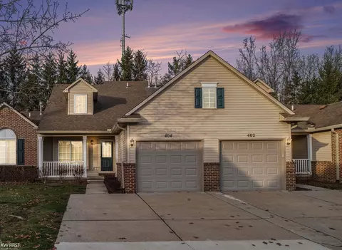 404 Woodfield Sq, Brighton, MI 48116