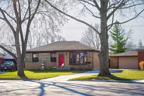 31029 W Angeline, Saint Clair Shores, MI 48082
