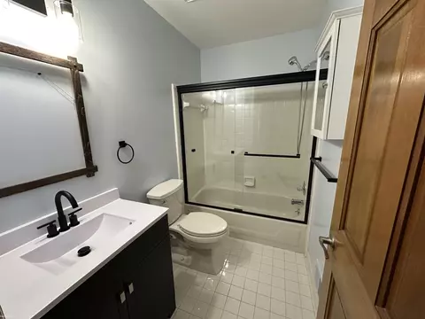 Bath - 48778 E Windmill, Macomb, MI 48044 photo 1 of 3