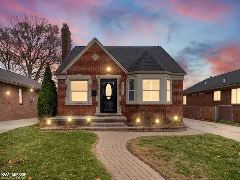 27800 Glenwood, Saint Clair Shores, MI 48081