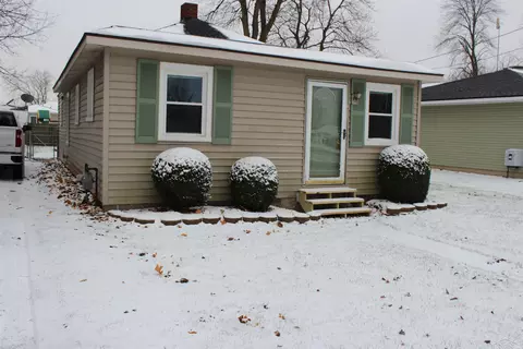 415 W W Ctr, Linwood, MI 48634