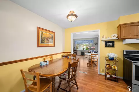 Dining - 1357 Michigan, Monroe, MI 48162 photo 1 of 1