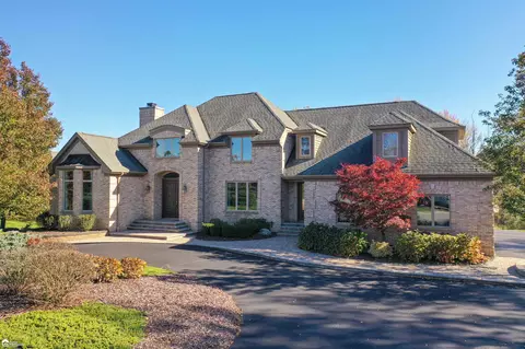 8246 Pine Holw, Grand Blanc, MI 48439