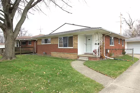 22005 Frazho, Saint Clair Shores, MI 48081