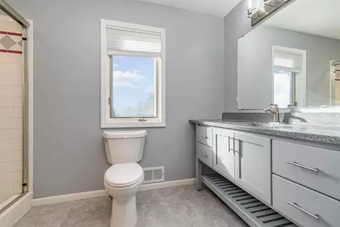 Bath - 617 Riverview, Gladwin, MI 48624 photo 2 of 6