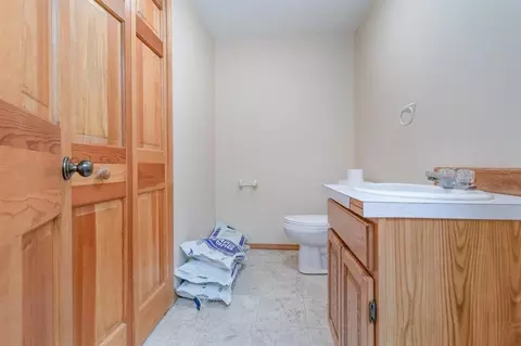 Bath - 617 Riverview, Gladwin, MI 48624 photo 5 of 6