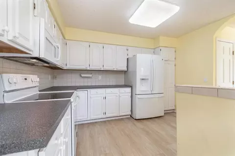 Kitchen - 617 Riverview, Gladwin, MI 48624 photo 2 of 3