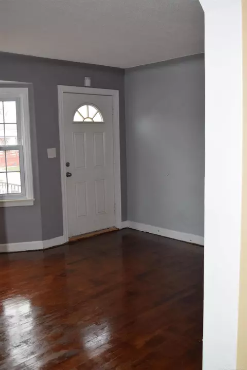 Entry Way - 22801 Lambrecht, Eastpointe, MI 48021 photo 1 of 2