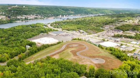 1005 Red Oak #PARCEL 8 AND PARCEL 9, Houghton, MI 49931