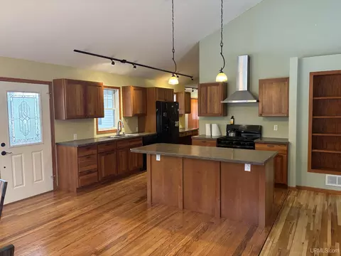 Kitchen - N7533 County G, Gresham, WI 54128 photo 1 of 5