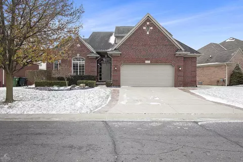 6826 Twickenham, Utica, MI 48317