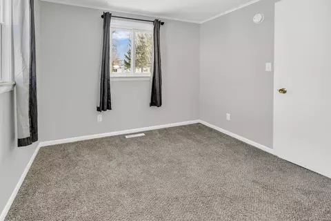 Bedroom - 2068 Kent, Davison, MI 48423 photo 3 of 8
