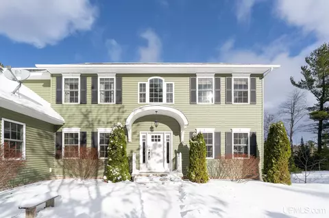 111 Chocolay Riv, Marquette, MI 49855