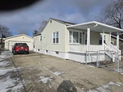 1106 Adams, Monroe, MI 48161 photo 3
