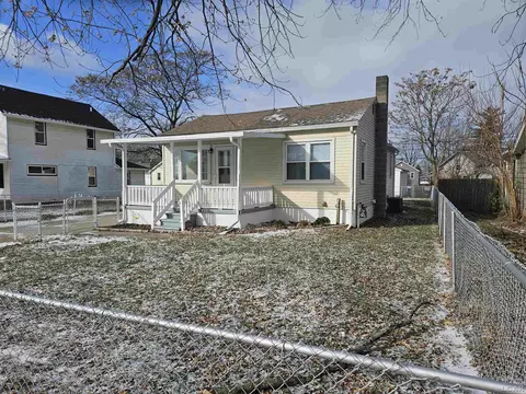 1106 Adams, Monroe, MI 48161 photo 2