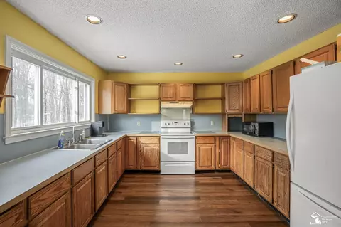 Kitchen - 4270 S Waldron, Hudson, MI 49247 photo 3 of 3