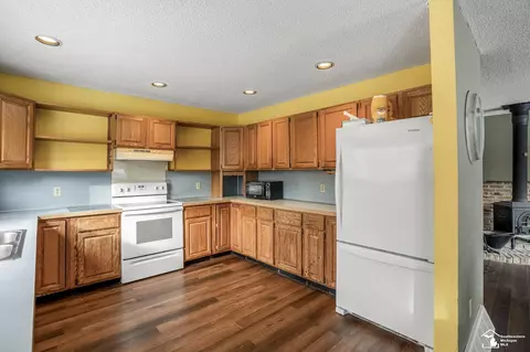Kitchen - 4270 S Waldron, Hudson, MI 49247 photo 2 of 3