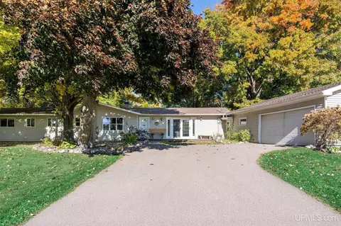 2 Hidden Crk, Marquette, MI 49855