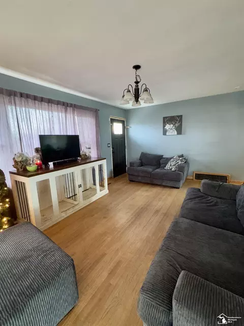 Living - 1299 N Roessler, Monroe, MI 48162 photo 1 of 3