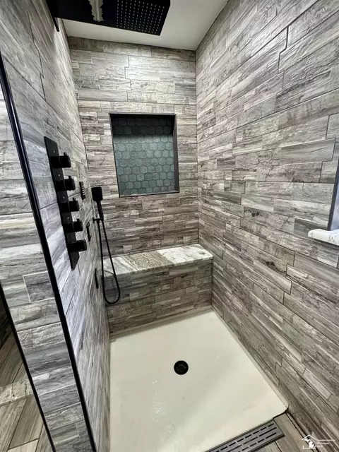 Bath - 1299 N Roessler, Monroe, MI 48162 photo 2 of 4