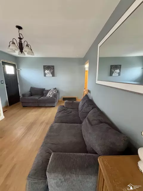 Living - 1299 N Roessler, Monroe, MI 48162 photo 2 of 3