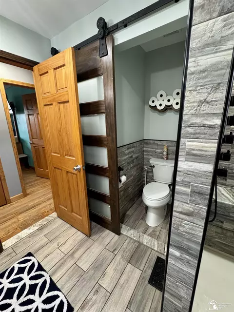 Bath - 1299 N Roessler, Monroe, MI 48162 photo 3 of 4