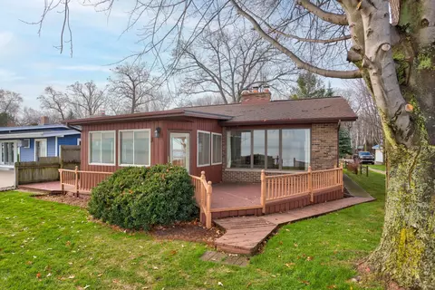 325 S Linwood Bch, Linwood, MI 48634