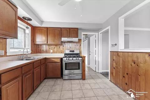 Kitchen - 18170 Marsha, Riverview, MI 48193 photo 2 of 2