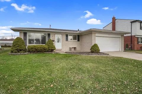 17423 Moors, Fraser, MI 48026
