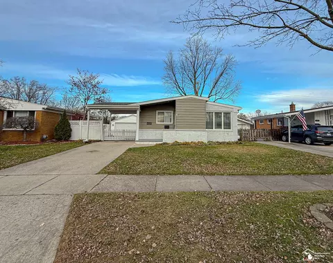 22813 Saint Joan, Saint Clair Shores, MI 48080