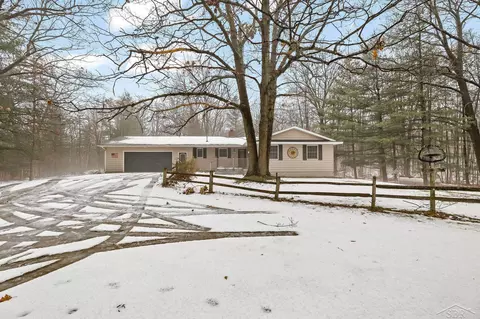 2817 N Carter, Pinconning, MI 48650