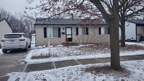 27220 Demrick, Roseville, MI 48066
