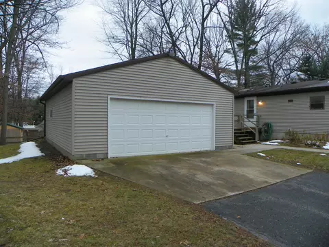 3190 Helen, Harrison, MI 48625 photo 2