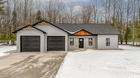 6430 Matt L4, Escanaba, MI 49829